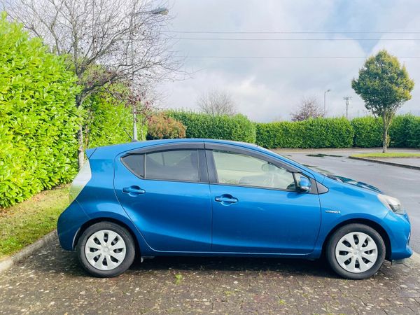 Toyota Aqua Hatchback, Petrol Hybrid, 2014, Blue
