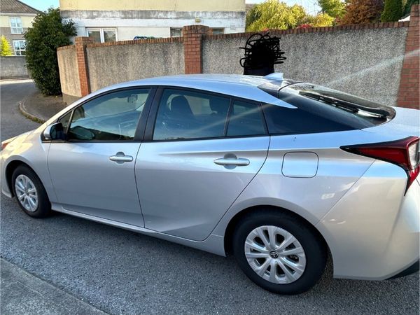 Toyota Prius Hatchback, Petrol Hybrid, 2021, Silver