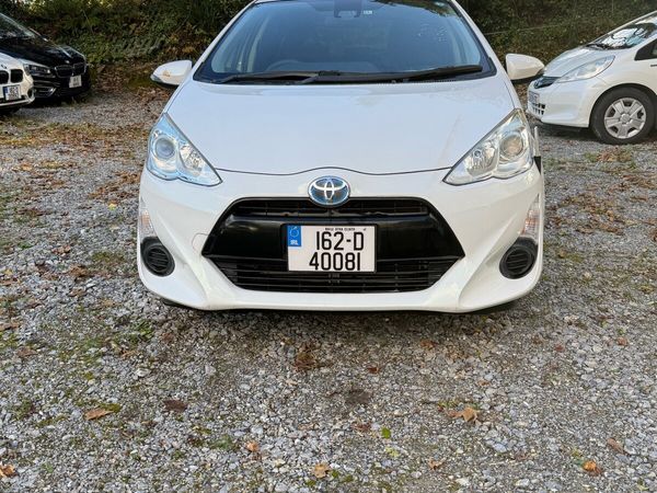 Toyota Aqua Hatchback, Petrol Hybrid, 2016, White