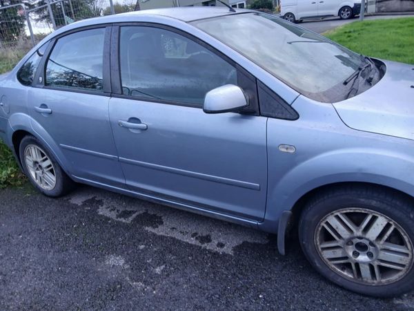 Ford Focus Saloon, Petrol, 2005, Blue