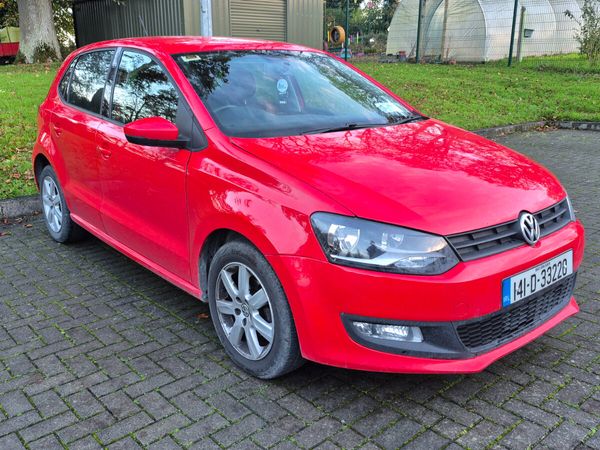 Volkswagen Polo Hatchback, Petrol, 2014, Red