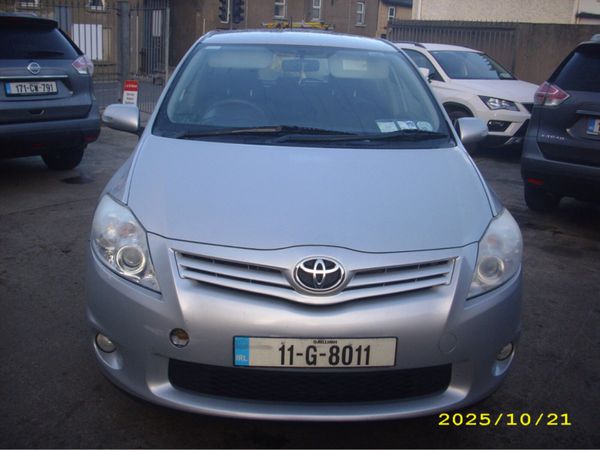 Toyota Auris Hatchback, Diesel, 2011, Silver