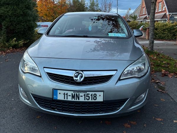 Vauxhall Astra Hatchback, Diesel, 2011, Silver