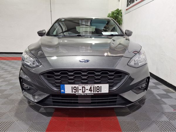 Ford Focus Hatchback, Petrol, 2019, Grey