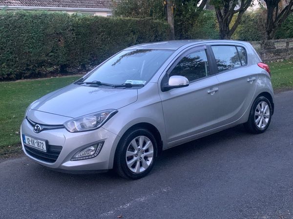 Hyundai i20 Hatchback, Petrol, 2012, Silver