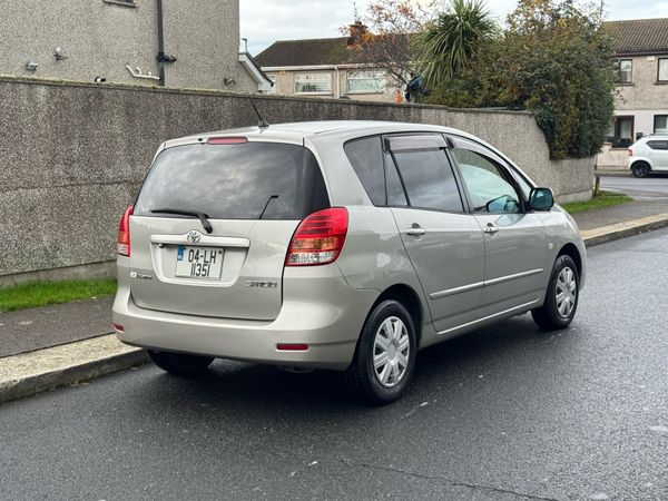 Toyota Corolla MPV, Petrol, 2004, Grey