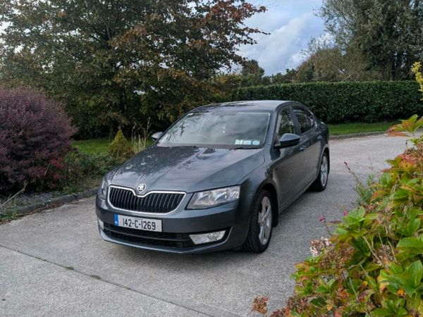 Skoda Octavia Saloon, Diesel, 2014, Grey