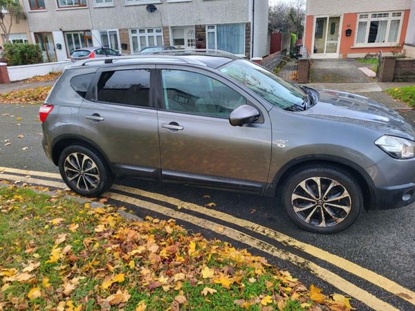 Nissan Qashqai Hatchback, Diesel, 2012, Grey