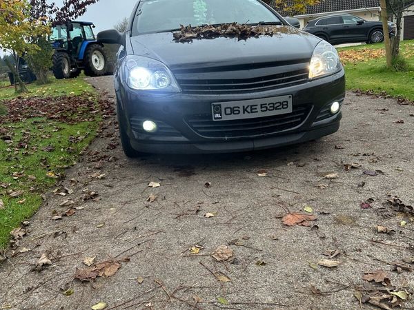 Opel Astra Hatchback, Petrol, 2006, Black