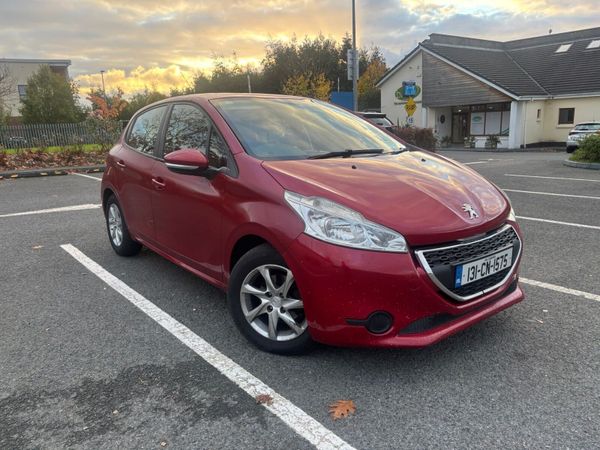 Peugeot 208 Hatchback, Petrol, 2013, Red