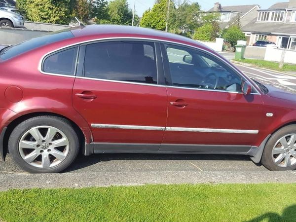 Volkswagen Passat Saloon, Diesel, 2003, Red