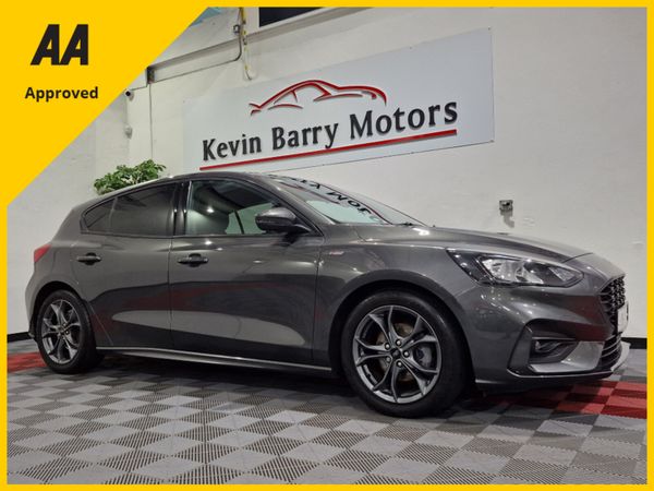 Ford Focus Hatchback, Petrol, 2019, Grey