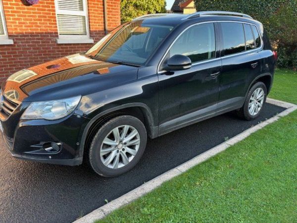 Volkswagen Tiguan SUV, Diesel, 2011, Black