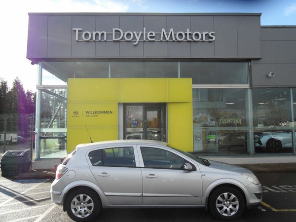 Opel Astra Hatchback, Petrol, 2007, Silver