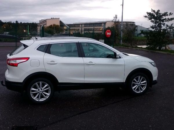 Nissan Qashqai Hatchback, Diesel, 2016, White