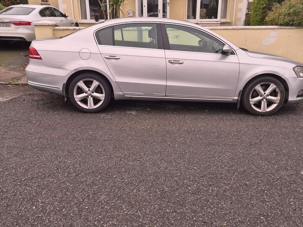 Volkswagen Passat Saloon, Diesel, 2012, Silver
