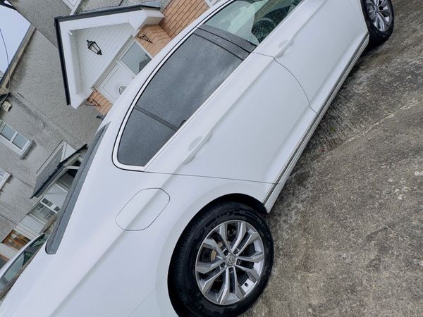 Volkswagen Passat Saloon, Petrol, 2016, White