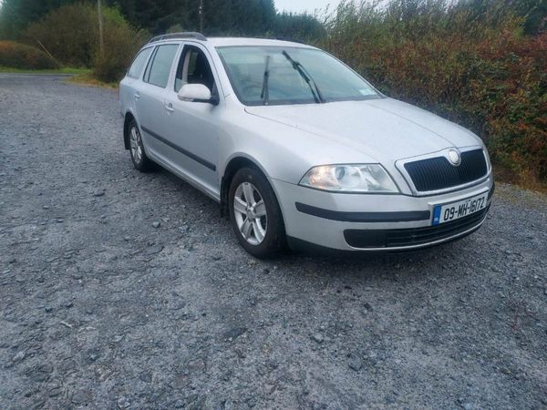 Skoda Octavia Estate, Diesel, 2009, Silver