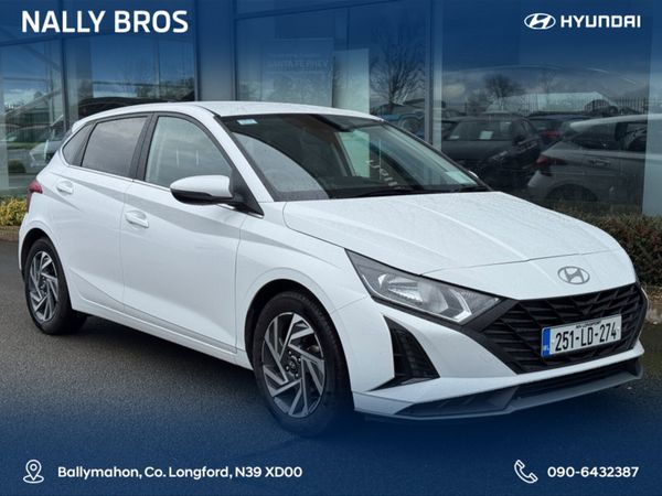 Hyundai i20 Hatchback, Petrol, 2025, White