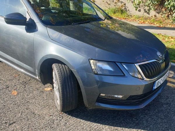 Skoda Octavia Saloon, Petrol, 2018, Grey