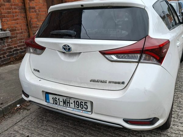 Toyota Auris MPV, Petrol Hybrid, 2016, White
