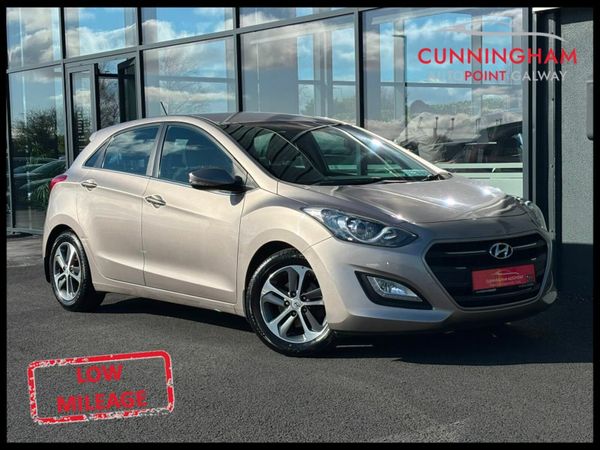 Hyundai i30 Hatchback, Petrol, 2016, White