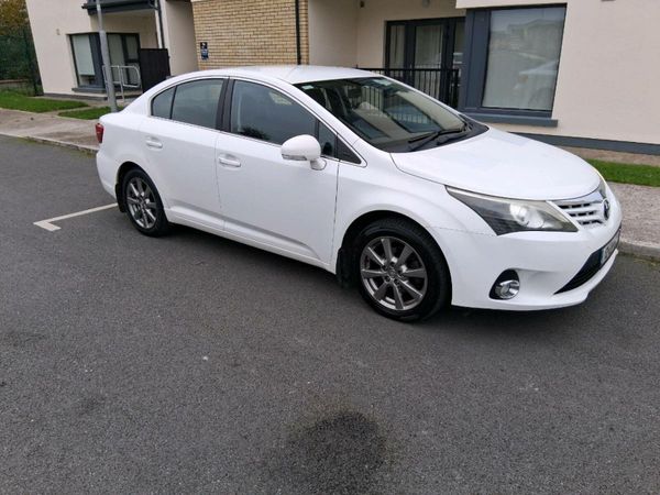 Toyota Avensis Saloon, Diesel, 2012, White