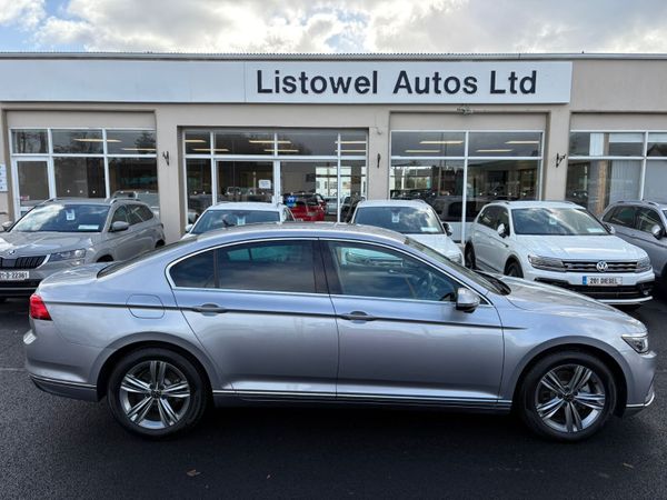 Volkswagen Passat Saloon, Diesel, 2022, Silver