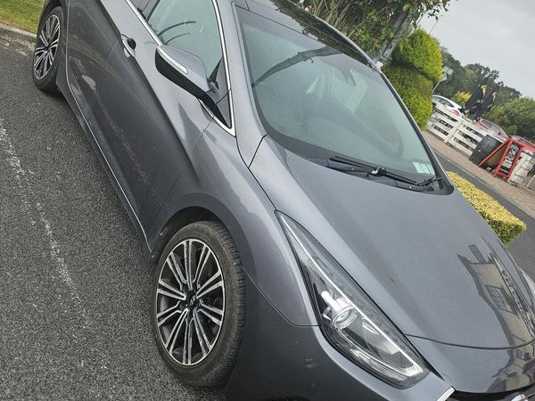 Hyundai i40 Saloon, Diesel, 2016, Silver