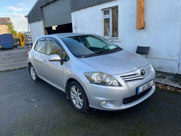 Toyota Auris Hatchback, Diesel, 2012, Silver