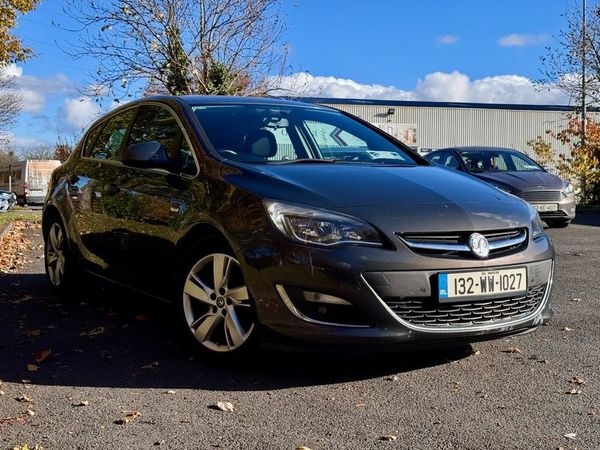 Vauxhall Astra Hatchback, Petrol, 2013, Grey
