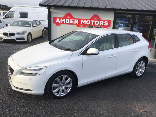 Volvo V40 Hatchback, Diesel, 2018, White