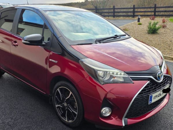 Toyota Yaris Hatchback, Petrol Hybrid, 2017, Red