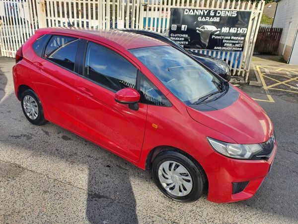 Honda Fit Hatchback, Petrol, 2014, Red