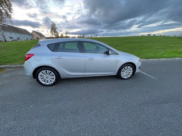 Opel Astra Hatchback, Diesel, 2015, Silver