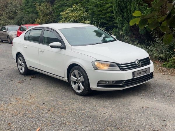 Volkswagen Passat Saloon, Diesel, 2011, White