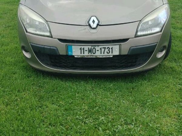Renault Megane Hatchback, Diesel, 2011, Gold