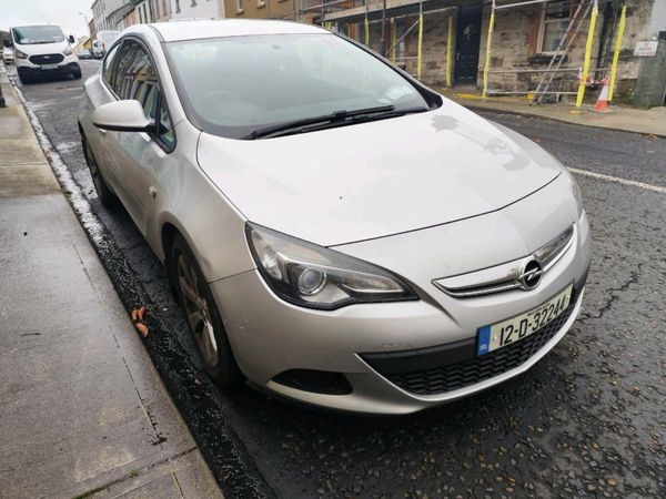 Opel Astra Hatchback, Diesel, 2012, Silver