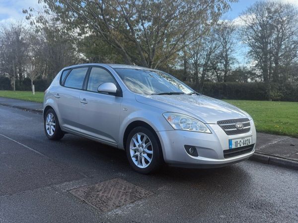 Kia Ceed Hatchback, Diesel, 2010, Silver