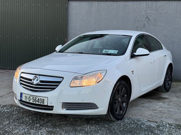 Vauxhall Insignia Hatchback, Diesel, 2011, White