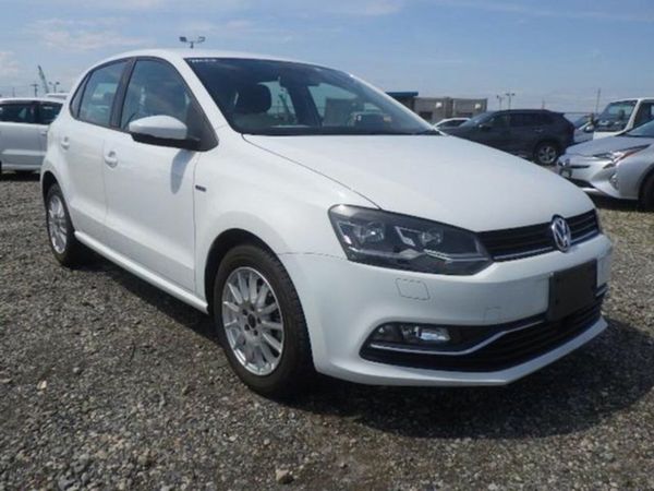 Volkswagen Polo Hatchback, Petrol, 2016, White