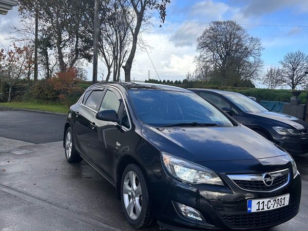 Opel Astra Hatchback, Diesel, 2011, Black