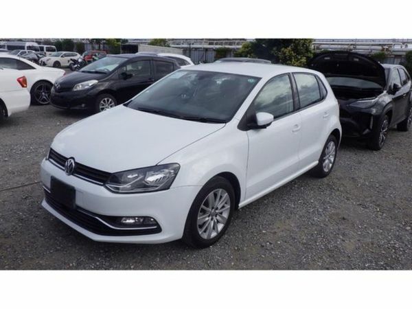 Volkswagen Polo Hatchback, Petrol, 2014, White