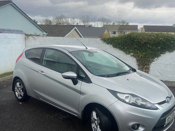 Ford Fiesta Hatchback, Petrol, 2009, Silver