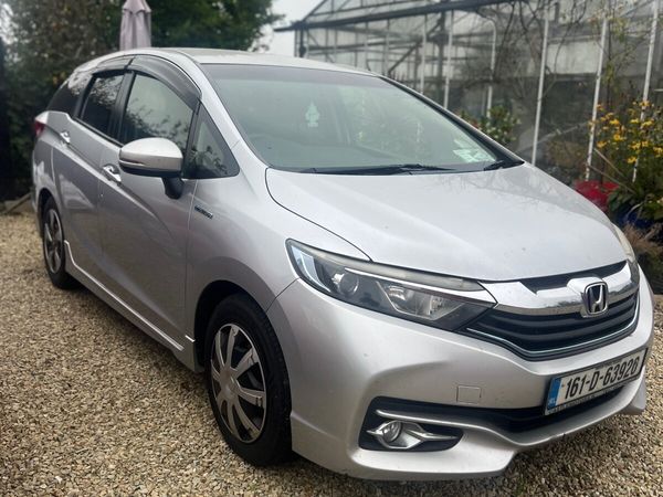 Honda Shuttle MPV, Petrol Hybrid, 2016, Silver