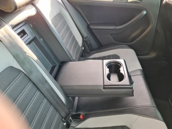 Volkswagen Jetta Saloon, Diesel, 2012, Silver