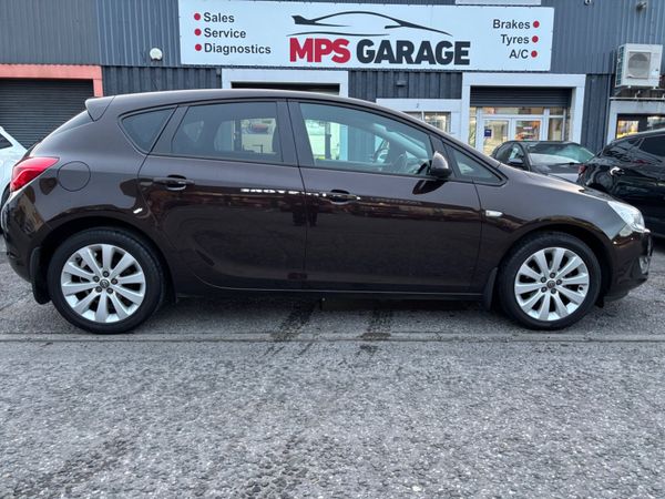 Opel Astra MPV, Petrol, 2013, Brown