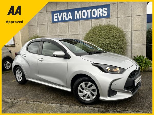 Toyota Yaris Hatchback, Petrol Hybrid, 2020, Silver