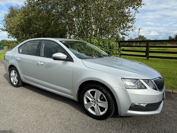 Skoda Octavia Saloon, Diesel, 2017, Grey