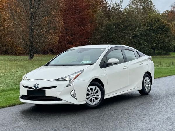 Toyota Prius Hatchback, Petrol Hybrid, 2017, White